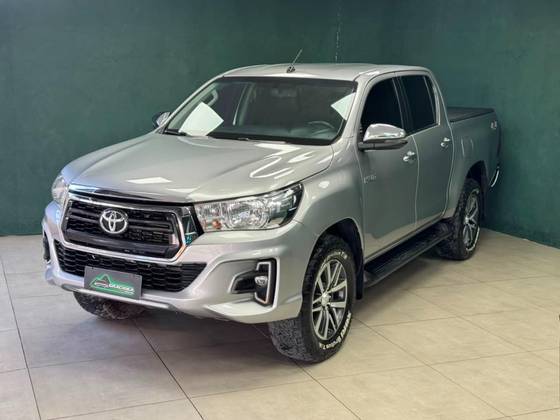 TOYOTA HILUX 2.8 SRV 4X4 CD 16V DIESEL 4P AUTOMÁTICO TOYOTA HILUX 2.8 SRV 4X4 CD 16V DIESEL 4P AUTOMÁTICO